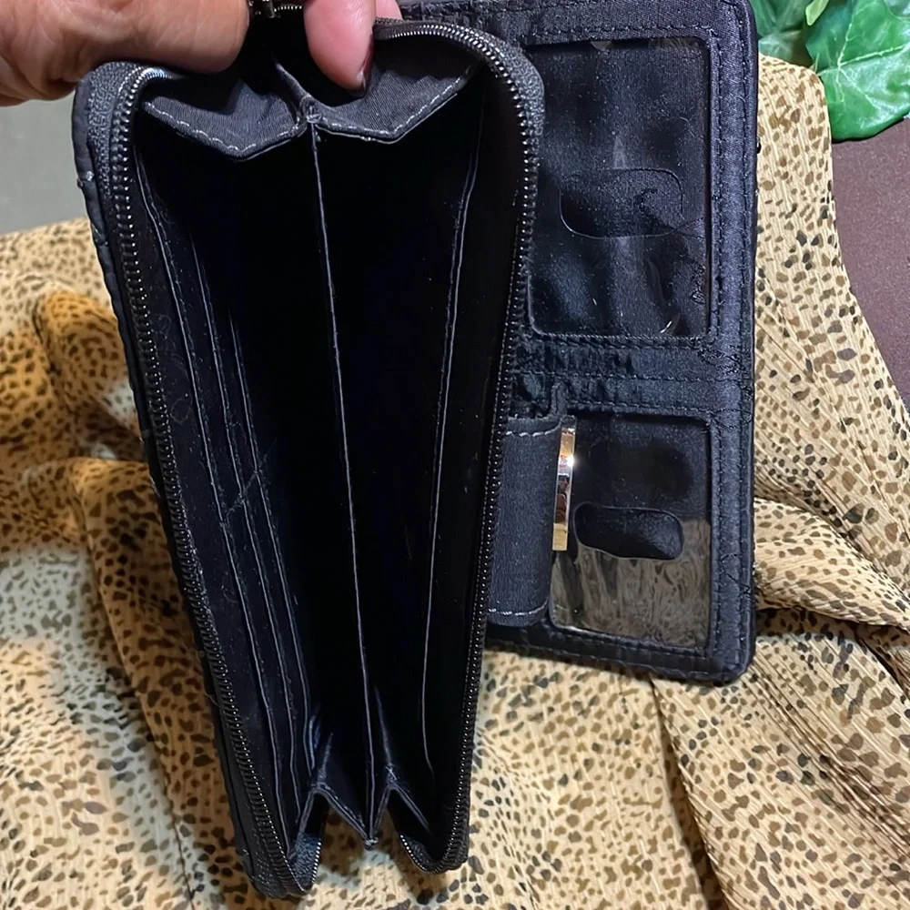 VERA BRADLEY BLk QUILTED WALLET SILVER HARDWARE TURNLOCK CLOSURE OUTSIDE POCKET